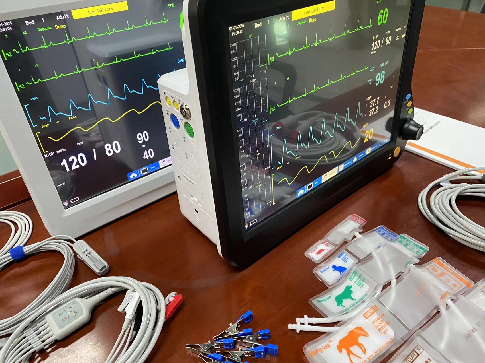 Multifunctional Veterinary Vital Signs Monitor , Multi Parameter Monitor 15 Inch