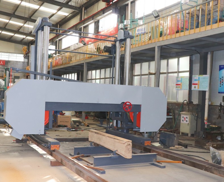 55KW Electric Bandsaw Sawmill 2000mm Heavy Duty 4 stand columns Large Horizontal Log Cutting Saw Mill Machine