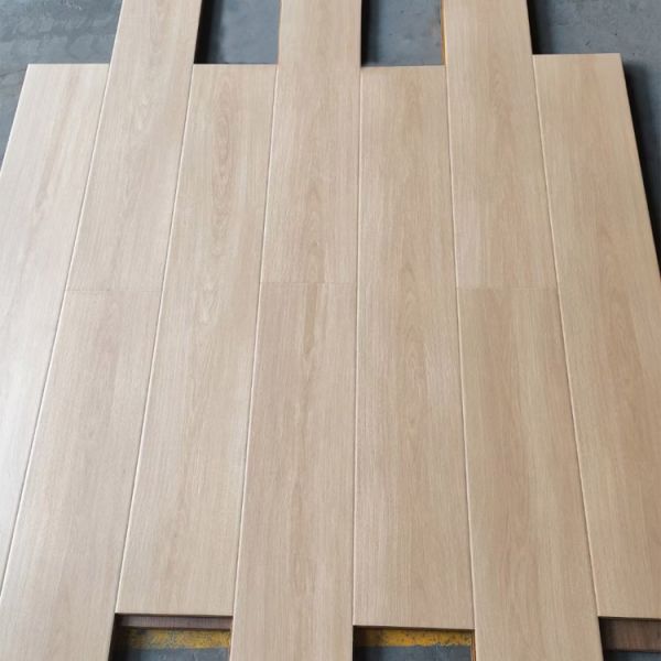 AC5 AC4 Laminate Floating Flooring MDF Waterproof Engineered Wood Flooring