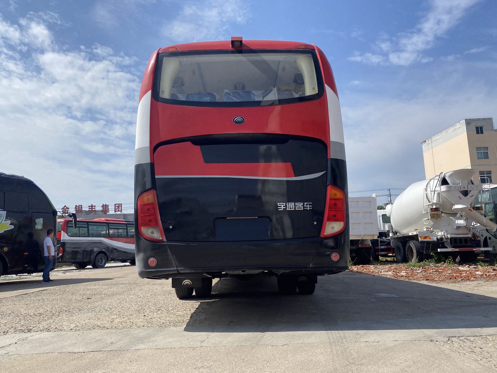 2024 Used Yutong Bus Luxury 2 2 Layout Passenger Buses With 54 Seats And Diesel Fuel Type