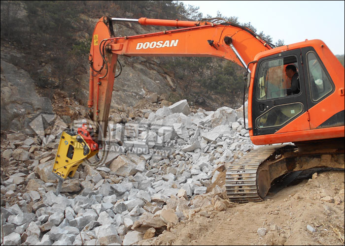 Powerful Hydraulic Rock Breaker , Hydraulic Hammer For Komatsu Excavator