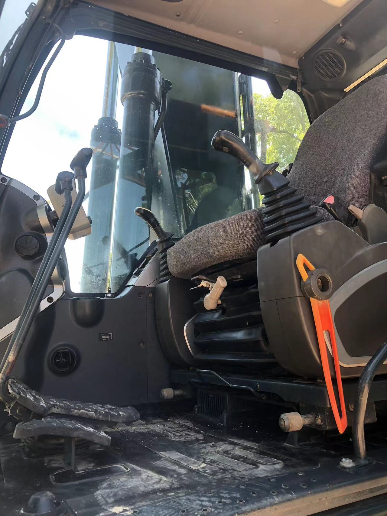 HYUNDAI 225LC-9T 22 ton medium excavator Made in Korea for sell Transport width 3.00 m