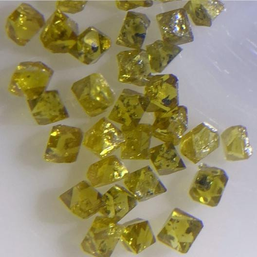 Raw Mono Crystal Industrial Diamond Grit Sharp Corner MCD Yellow Hpht Rough Diamond
