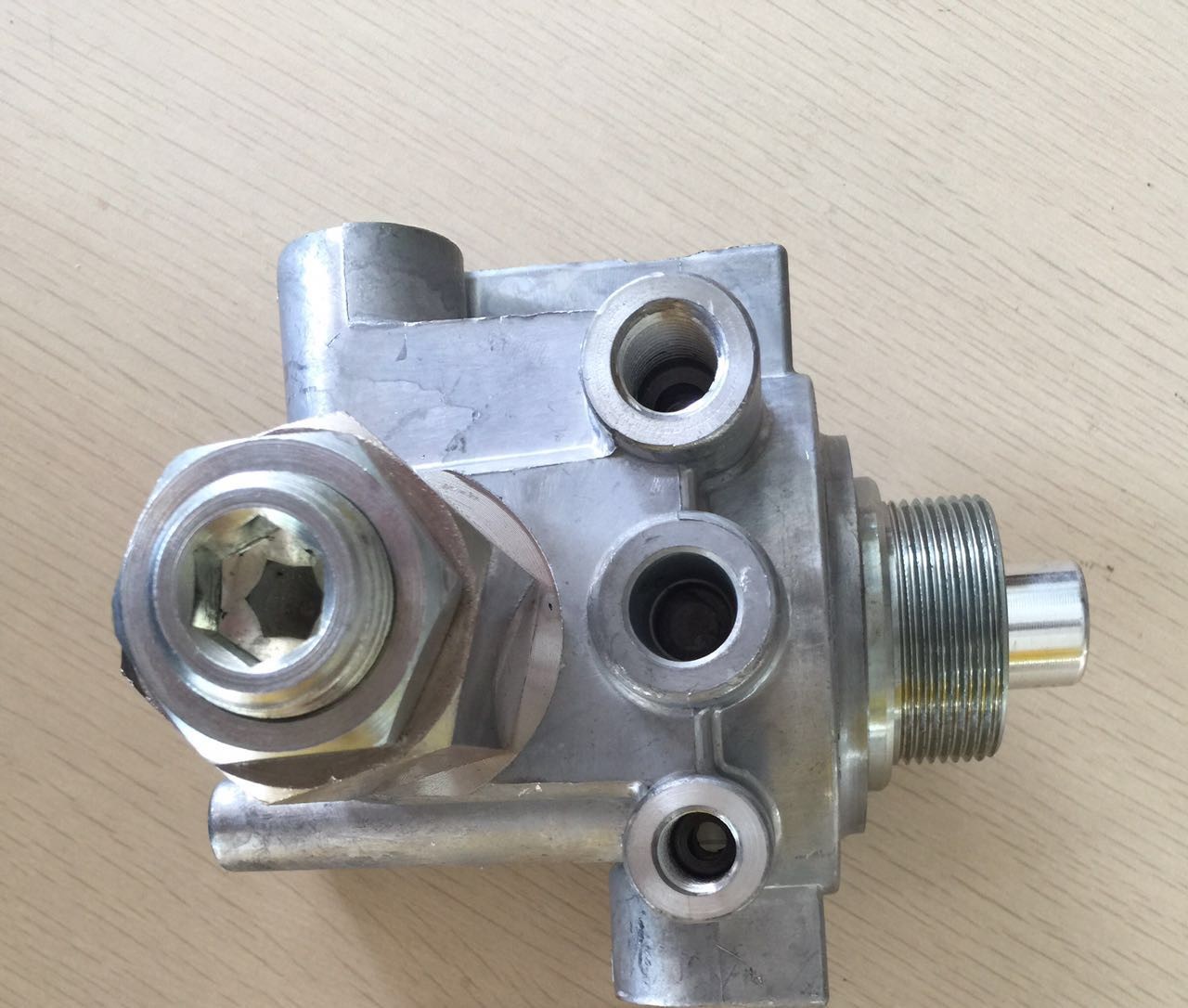 Universal Spin On Fuel Filter Head Standard Size For E320C E320D E330C D