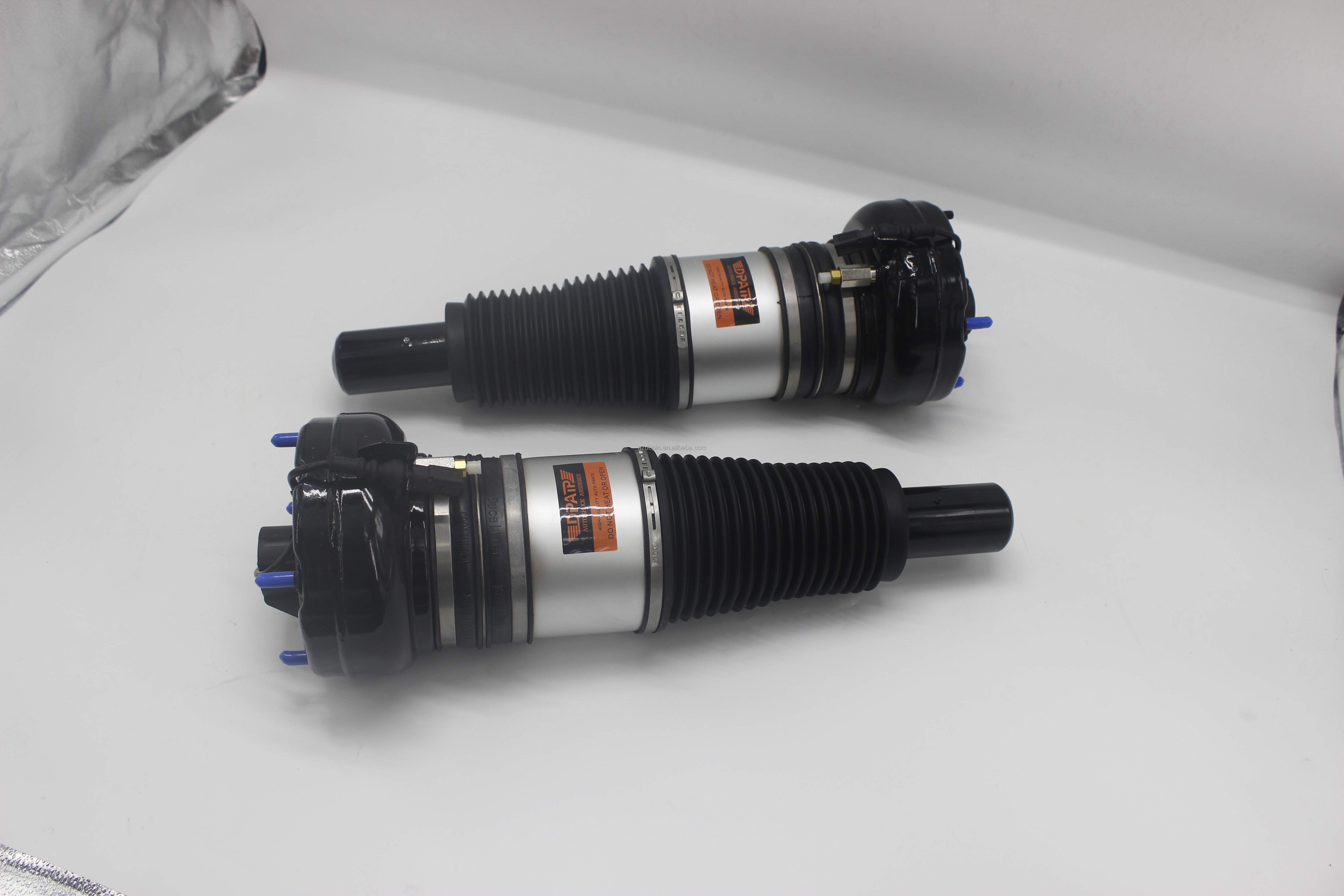 OE NO. 95B616039E Front Air Shock Kits Absorber Strut for Porsche Cayenne Audi Q7