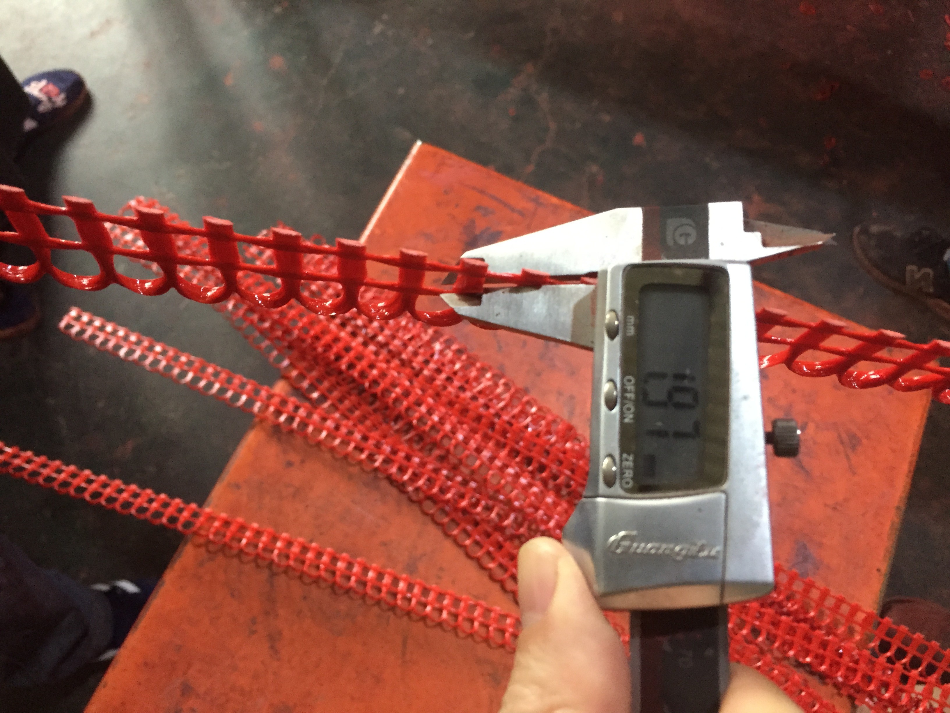 Red Transformer Raw Material Fiberglass Wire Mesh For Electrical Insulation