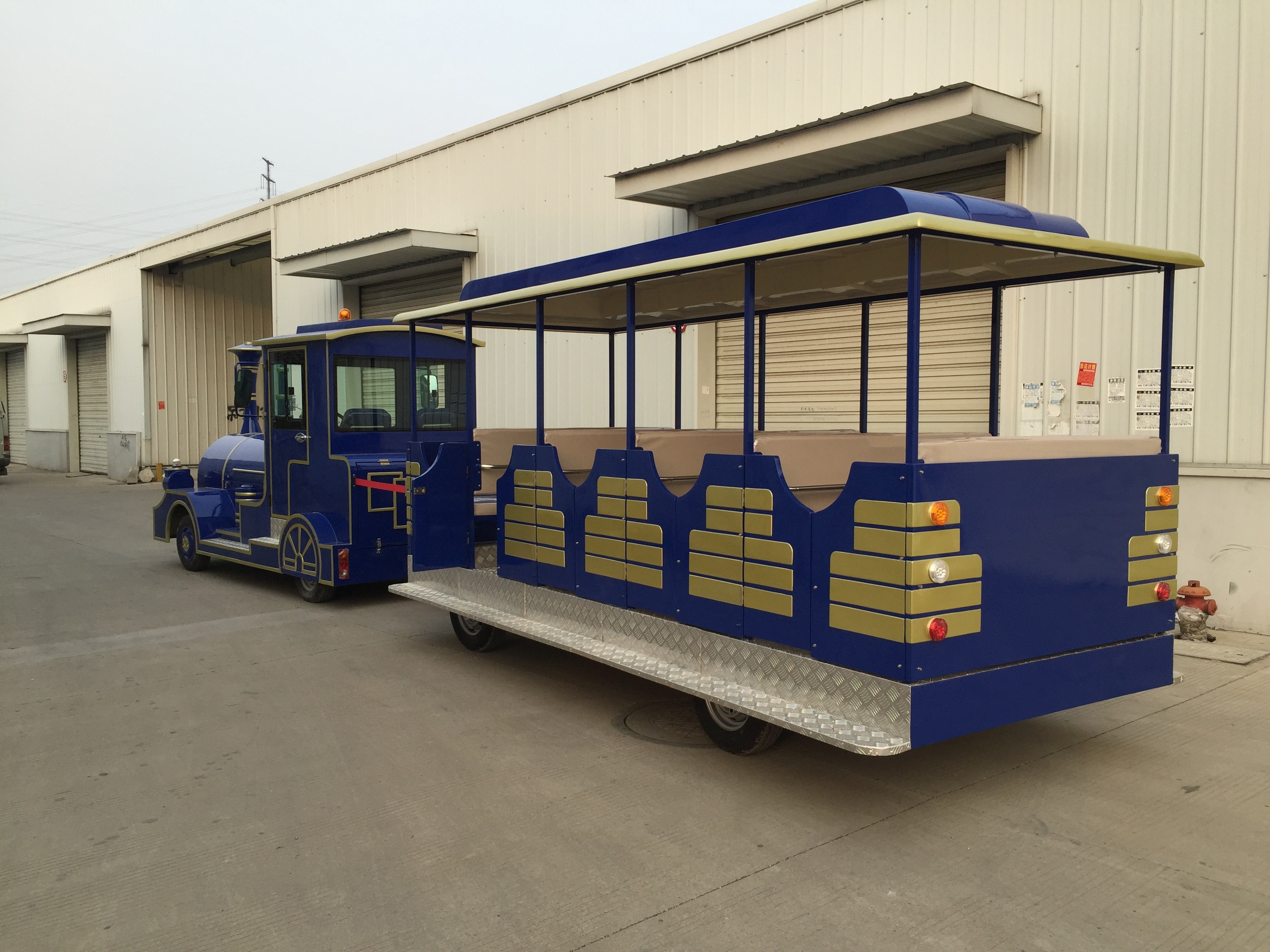 Eco Friendly 42 Passenger Electric Trackless Train For Sightseeing Customized Color