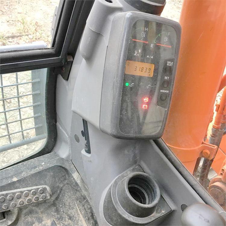 Japan Made 13 Ton Hitachi ZX130 Crawler Chain Excavator with Original Hydraulic Valve