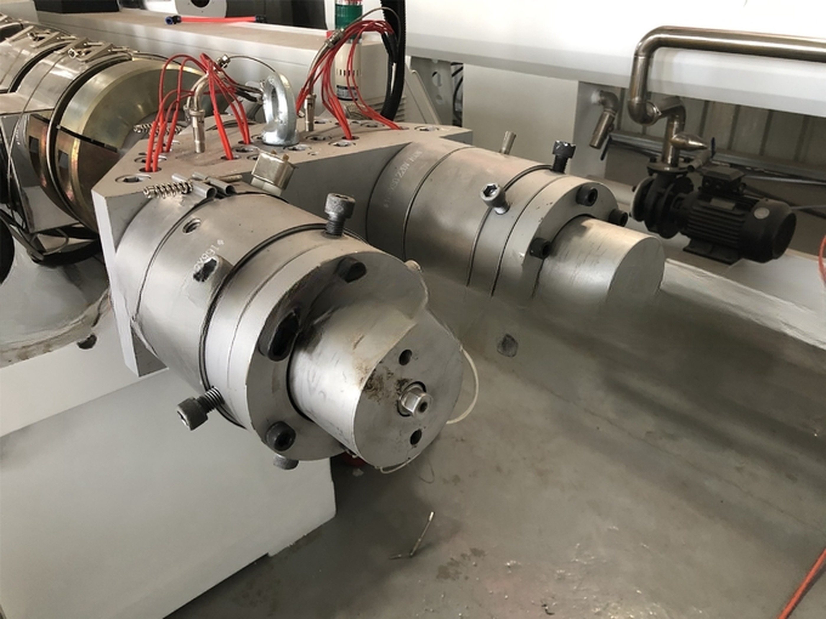 ABB Inverter PVC CPVC UPVC Dual Electrical Conduit Pipe Line for Smooth Pipe Extrusion