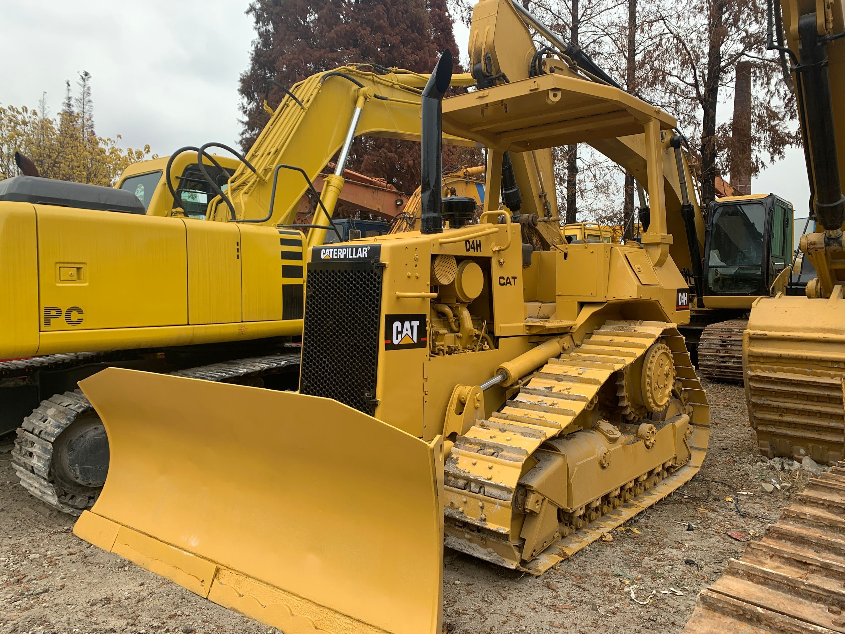 6 way blade Used CAT D4H Bulldozer In Excellent Condition/Original Japan Used CAT Bulldozer Hot Sale
