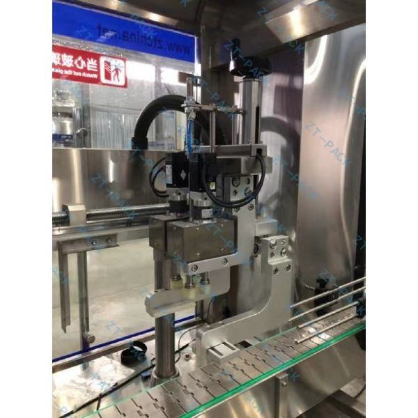 Oil Liquid Soap Automatic Cap Tightener 2500bph Automatic Cap Sealing Machine