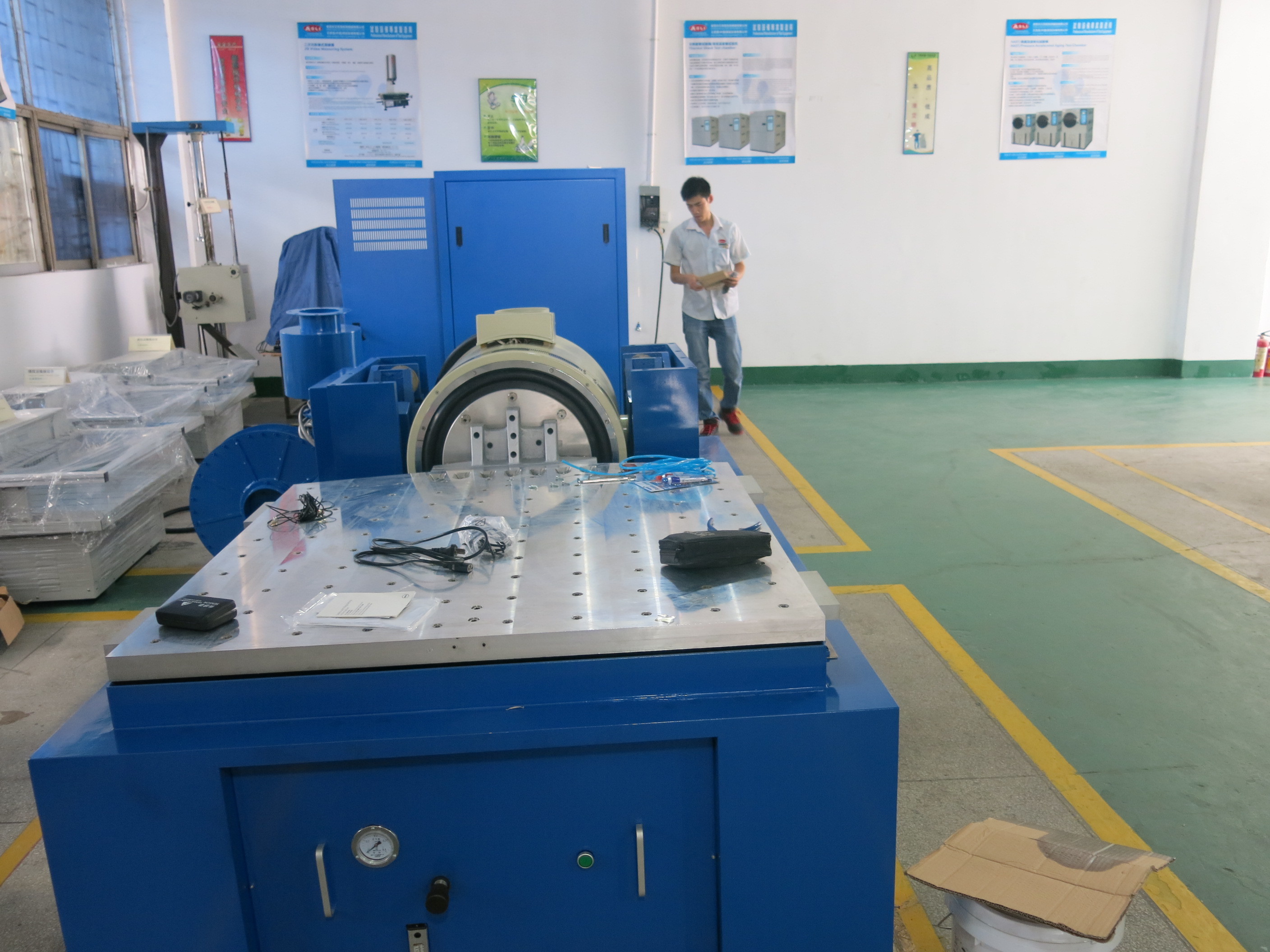 PCB Board 3000kg.F 2.0m/S Vibration Table Test Equipment Lab Testing Machine