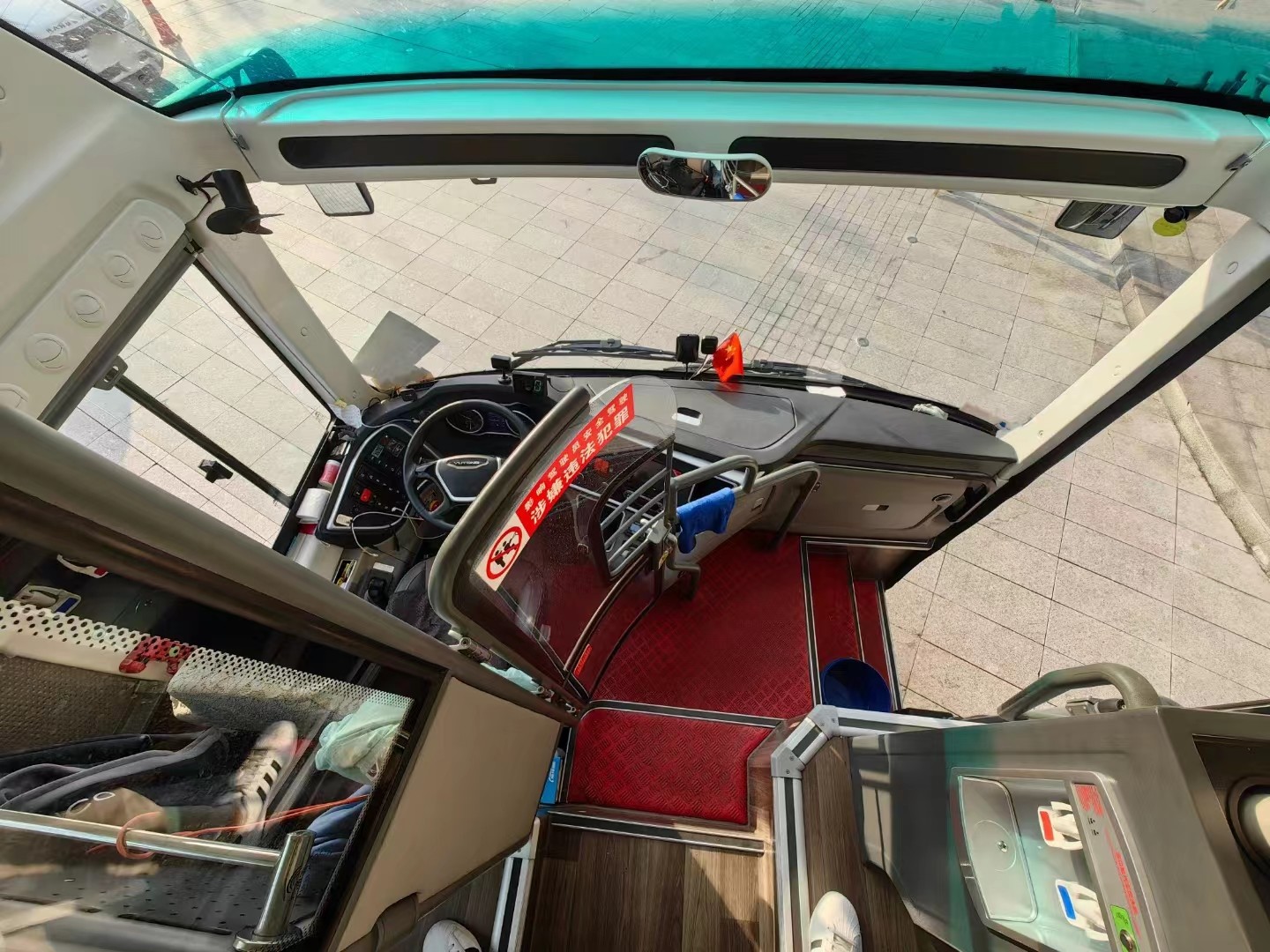 Yutong Bus Airbag Suspension 47 Seats Weichai Engine 336hp Coach Bus 2021 Year