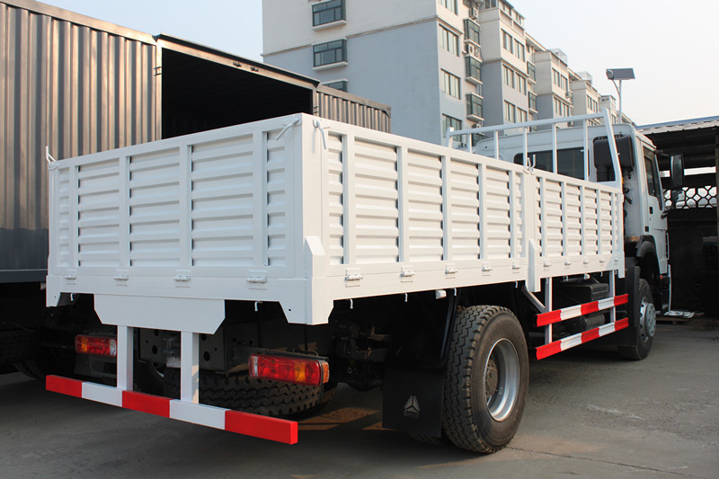 Sinotruk Small Cargo Truck 10T 15T 16T 4x2 Howo Sidewall Cargo Truck