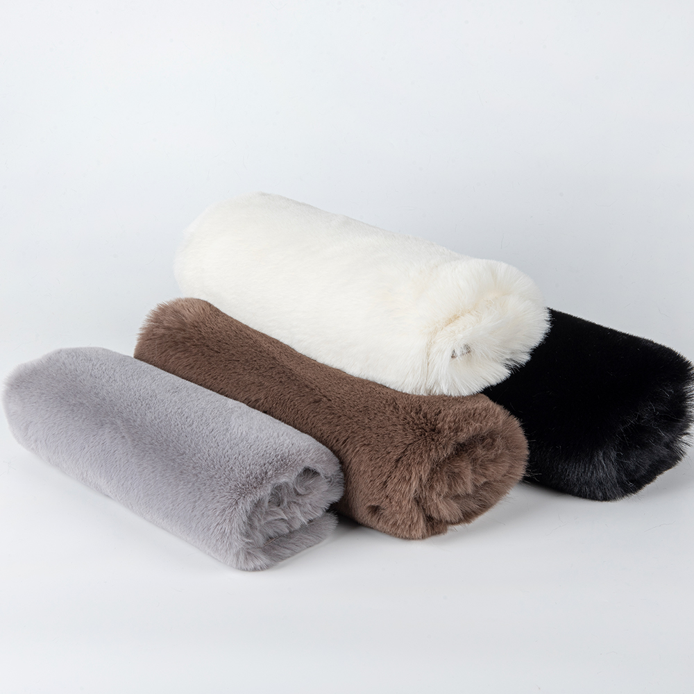 Soft 100% Polyester Faux Rabbit Fur Fabric for Winter Ponchos and Ladies Pullovers
