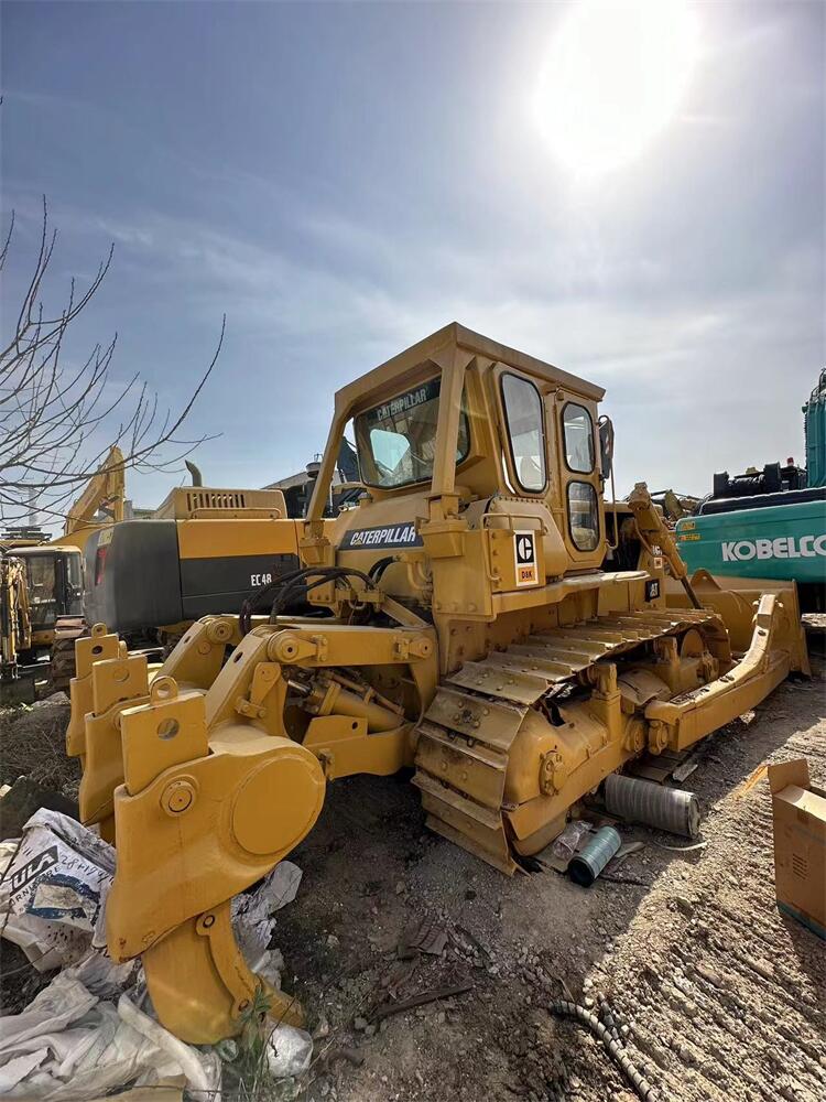 Used Cat D6R Bulldozer with in Shanghai 28.21 Ton Operating Weight 2013 Working Hours