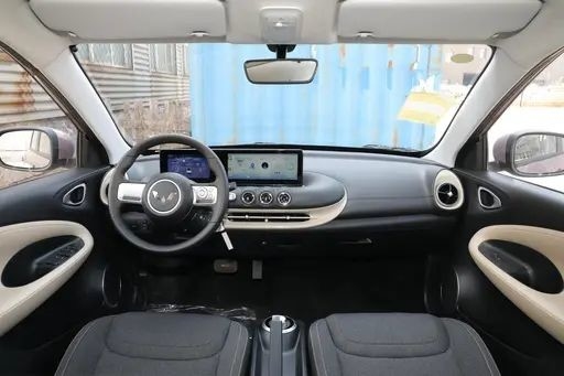 New Energy Vehicles Ute Wuling Bingo 203KM 2023 Model 5 Seats 4 Meters Long