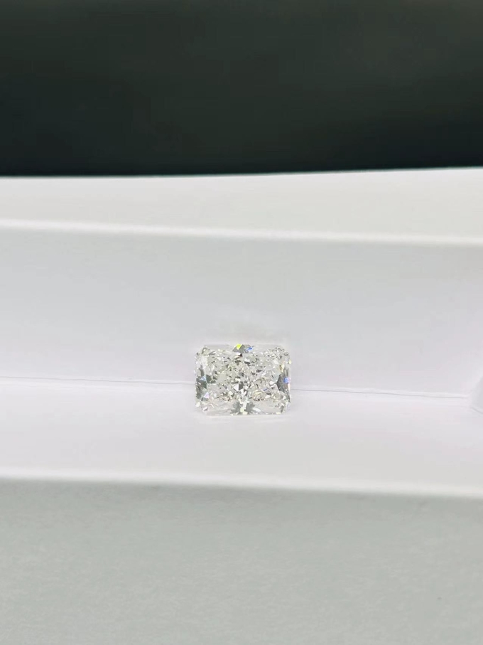Colorless VS-VVS Radiant Lab Grown CVD White Diamond 3.0ct-4ct IGI Certified