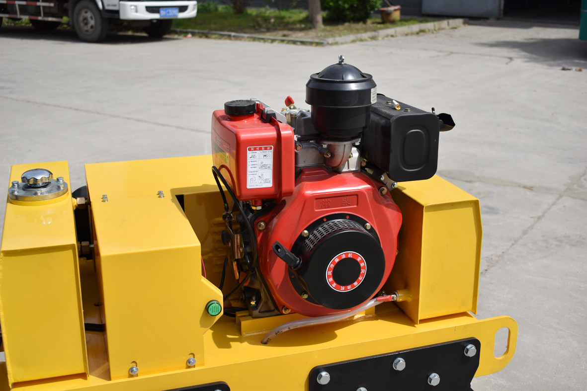 Diesel Asphalt 8.0HP 3.5KM/h Vibratory Compactor Road Roller