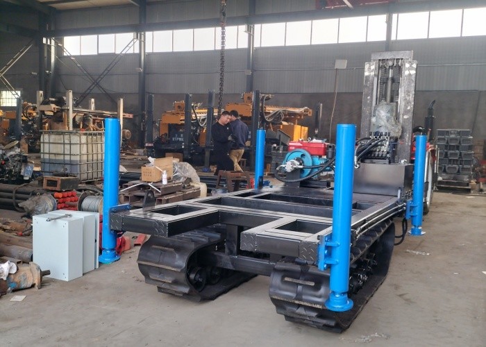 Powerful Diesel Engine Steel Crawler Motorized Carrier For Dumping Truck Operation