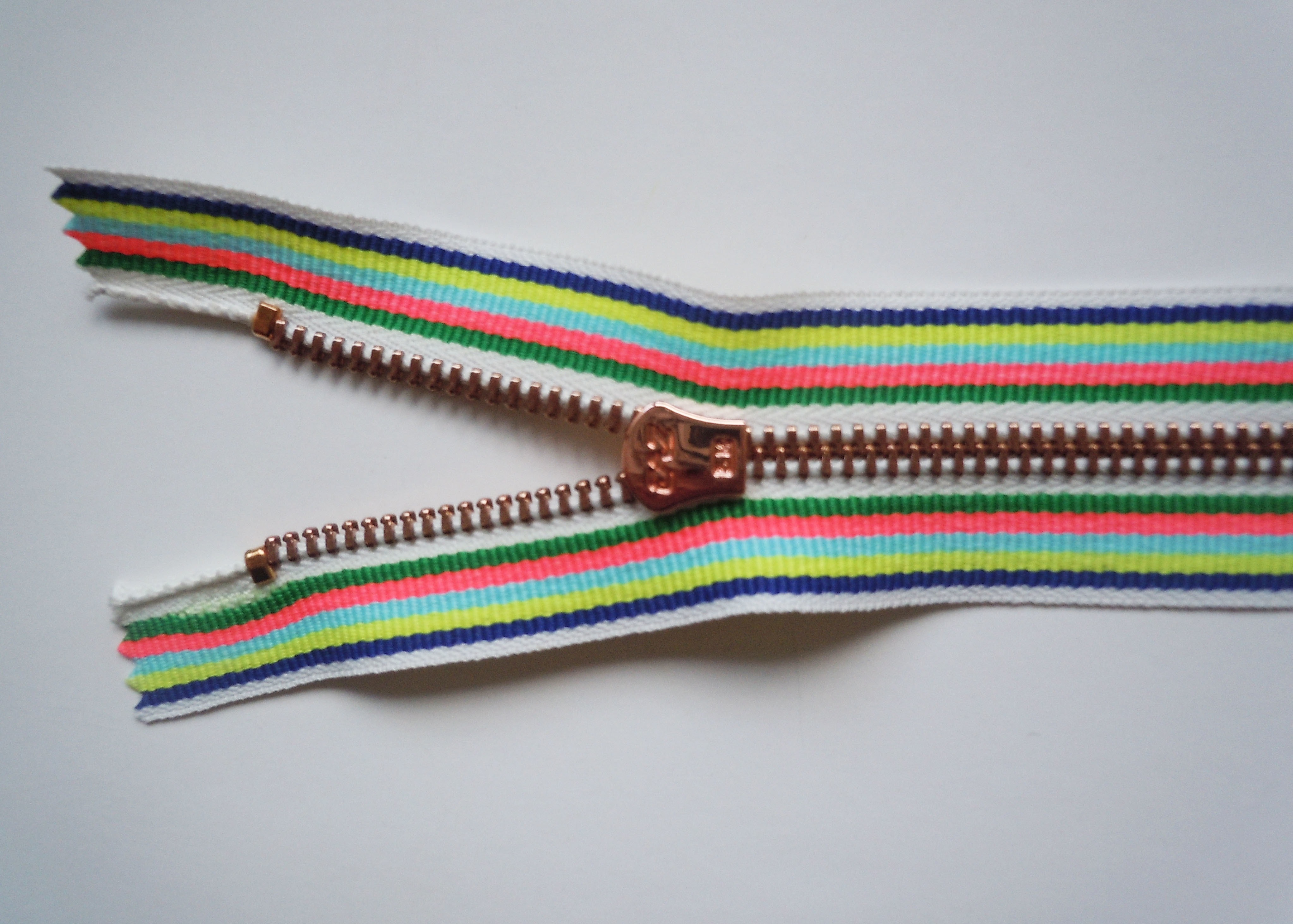 Environmental Protection Sewing Notions Zippers With Colorful Background Fabric For Garment / Bags