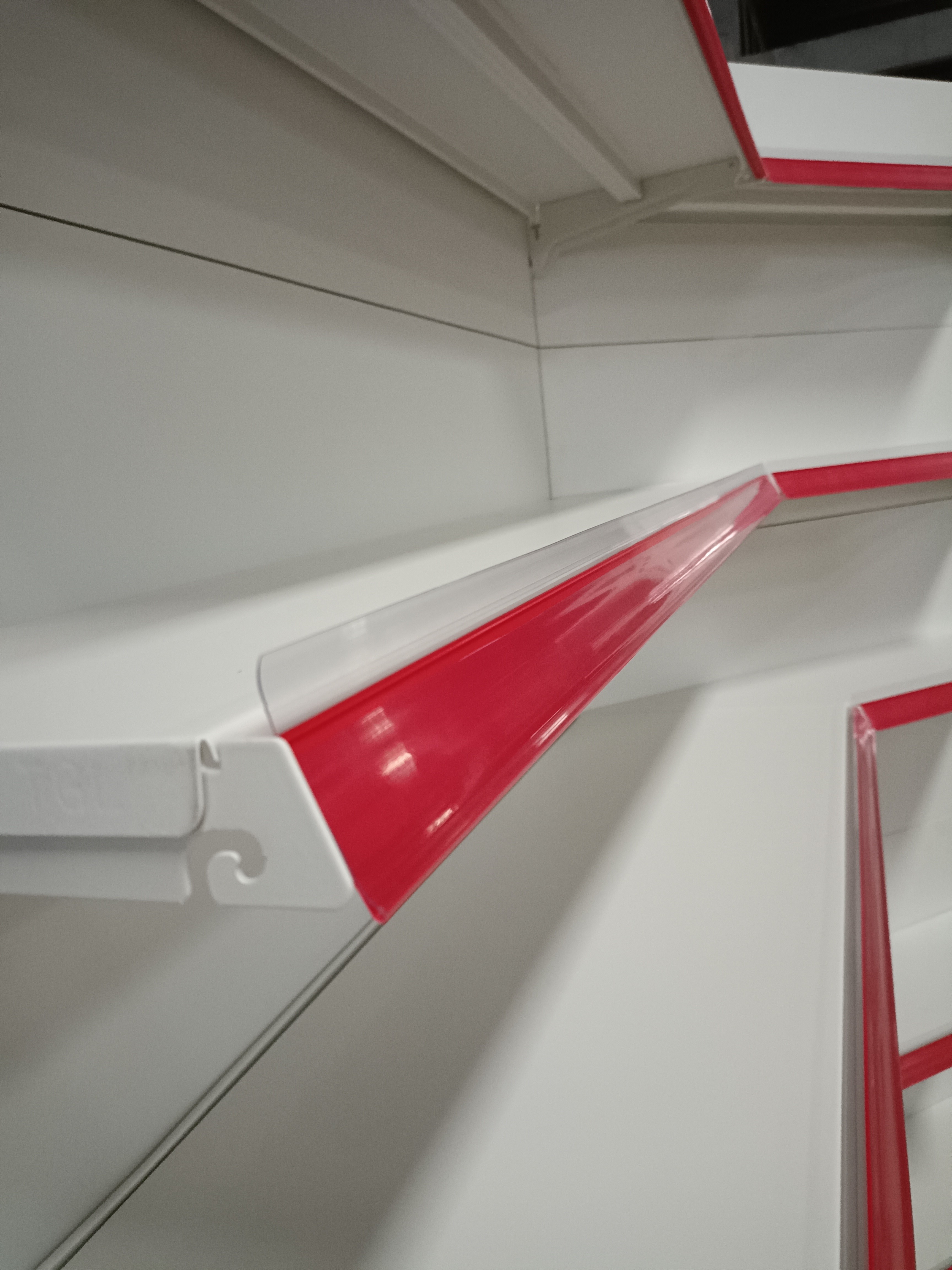 Multi Color Gondola Supermarket Shelves 120kg Capacity 500mm 450mm Width