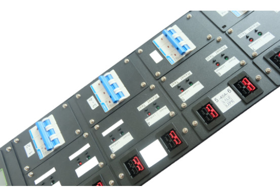 3phase 415v/240v 18port 24port C19 PDU with Individual breaker mining PDU