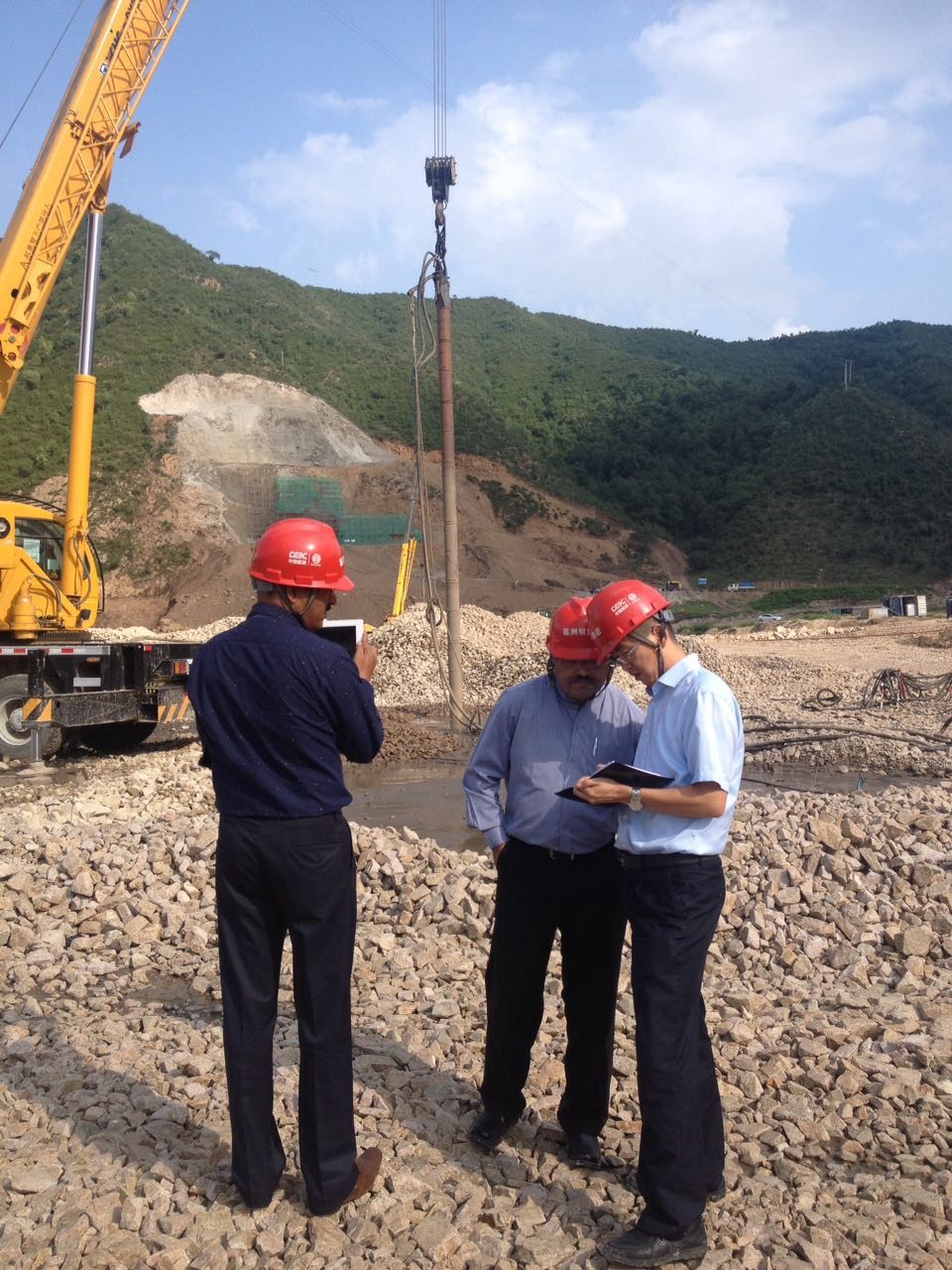 Professional 180kW Vibro Piling Equipment Infrastructure Building By Stone Column