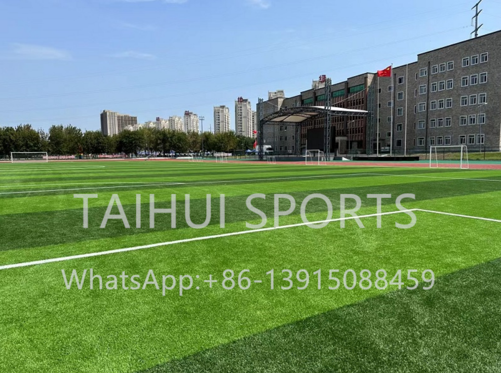 Green Artificial Grass 30mm Turf Wall For Rugby Sports Flooring Maintenance Free