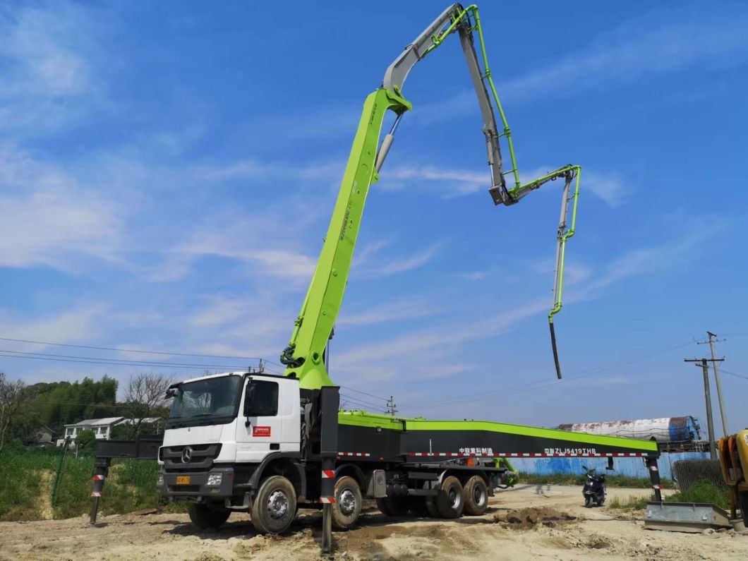 2013 Zoomlion 52m Concrete Pump on Benz