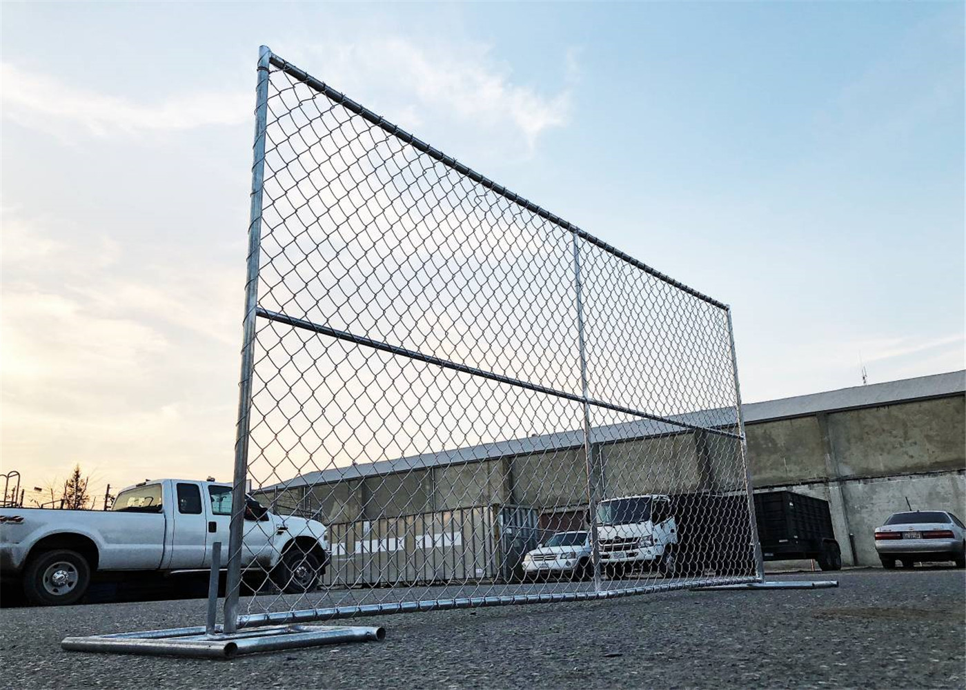 6'x8' smart construction fence tube 1.25"/32mm wall thick 1.20mm mesh aperture 75mm x 75mm temporary chain link fence