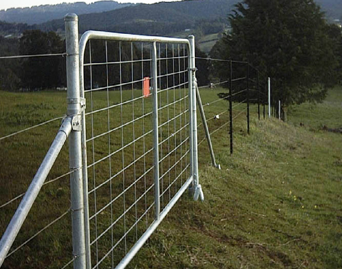 Heavy Duty Gate N Stay 14' (4200mm) 2.3mm wall thick - Meshcattle gates Farm Field Brisbane