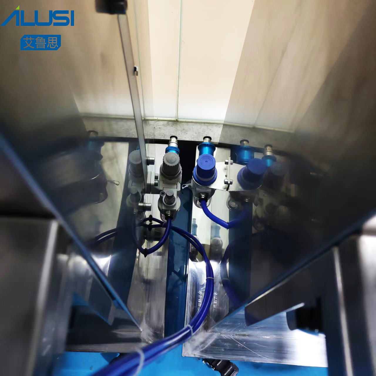 250ml Pneumatic Liquid Filling Machine Vertical Small Scale Filling Machine 2KW