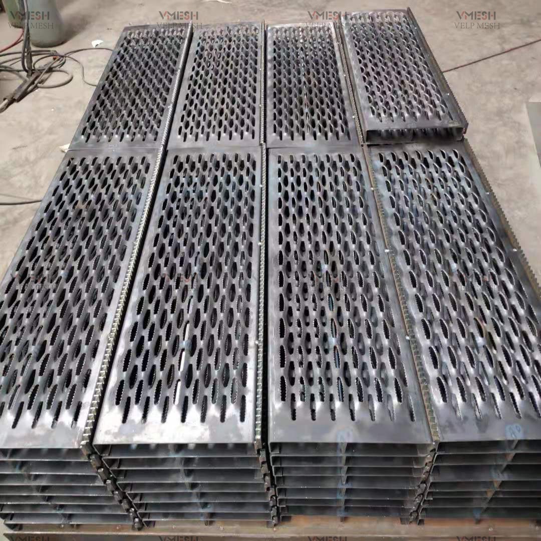 Heavy Duty 2-4m Grip Strut Safety Grating Diamond Channel Grating Abrasion Proof