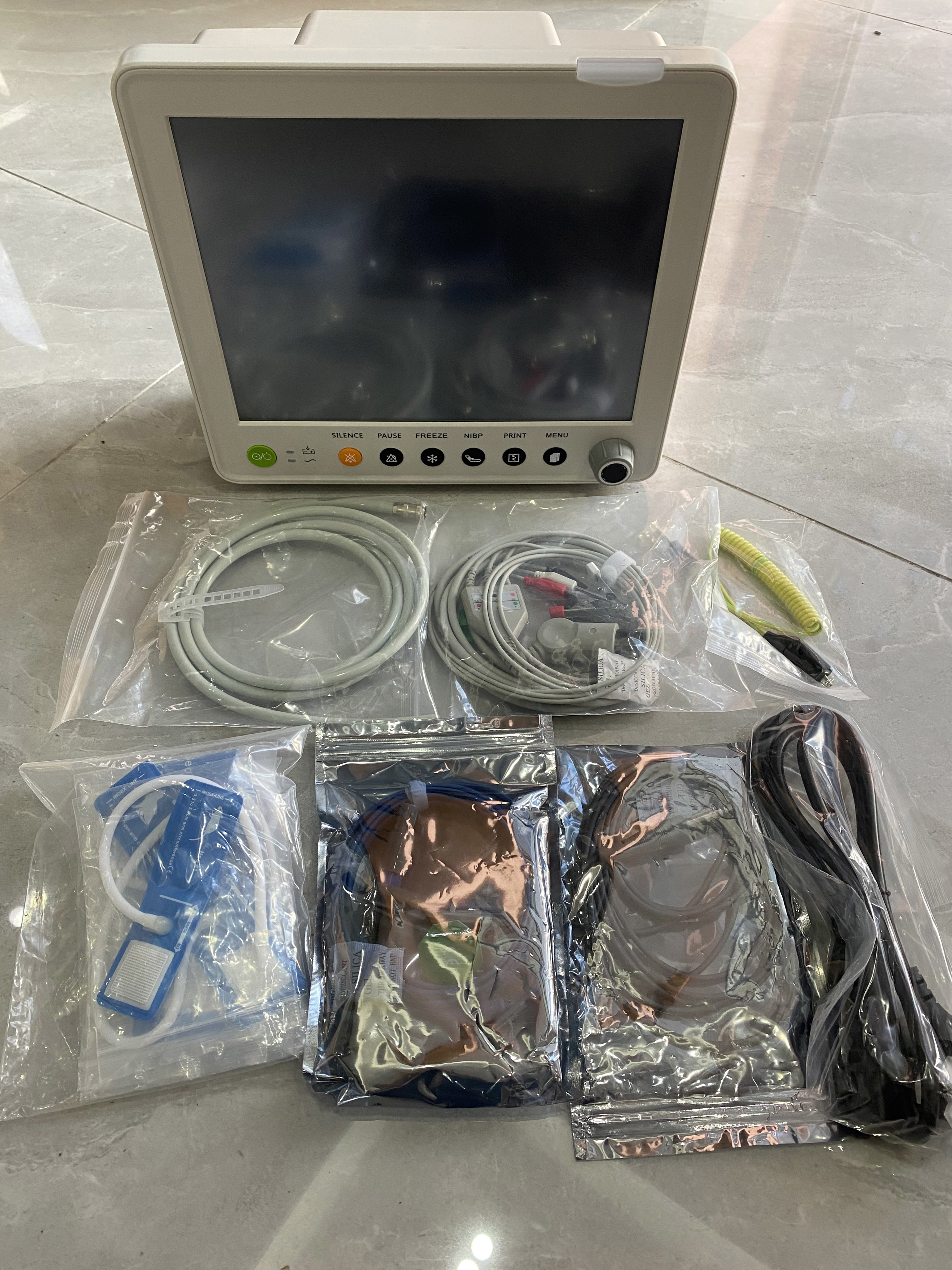 3.8 Kg Multi Parameter Veterinary Monitor With ECG/ HR/ RESP/ SPO2/ NIBP/ Temp