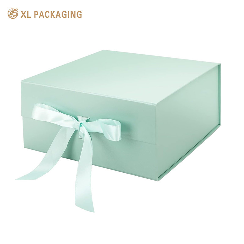 Customized Logo or Design Magnetic Closure Box for Wigs Clothing T-Shirt Packaging