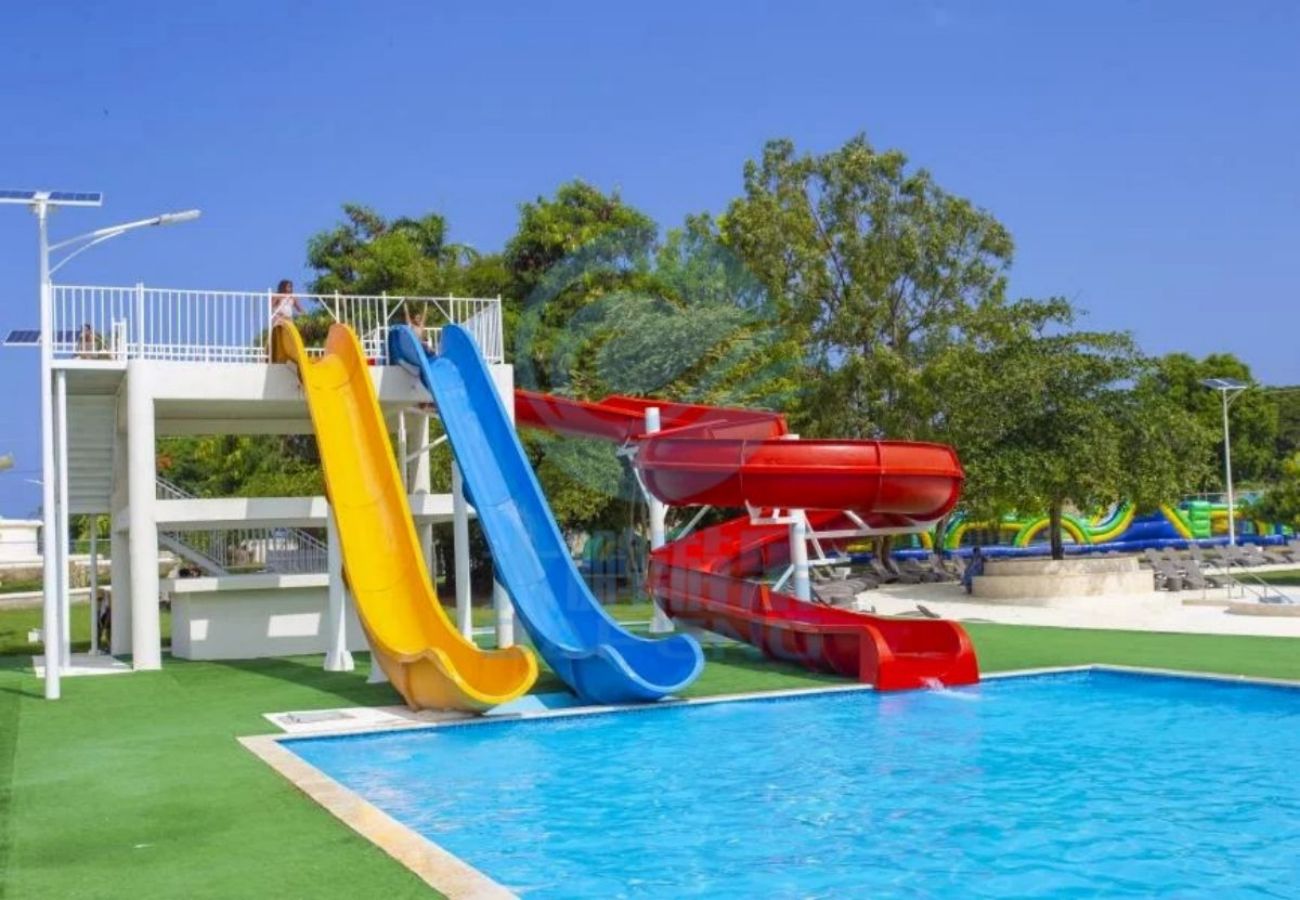 OEM Water Amusement Park Children Swimming Equipment Fiberglass Slide