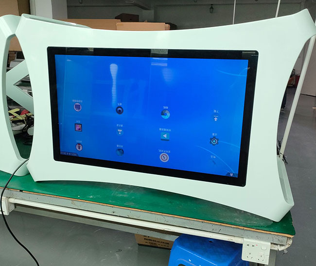 55 '' Digital Touch Screen Table LCD Table With Customized Color Bar LCD Design