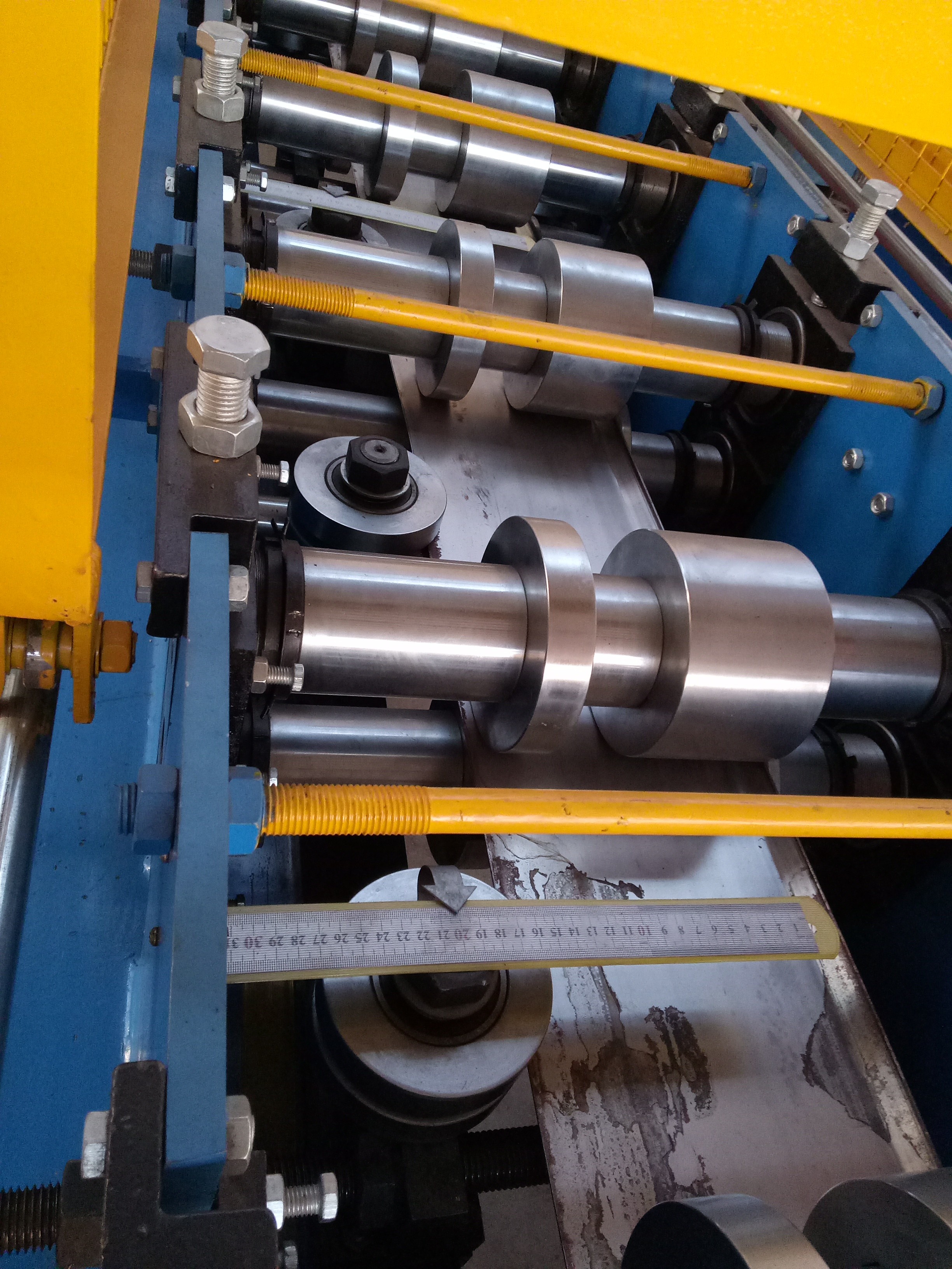 Width Adjustable Steel L Profile Cold Roll Forming Equipment With Yellow Safe Cover