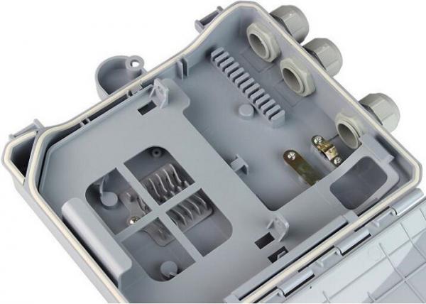 Quality Plug - In Fiber Optic Distribution Box 8 Port Splice Tray Pigtail Wall Mount for sale