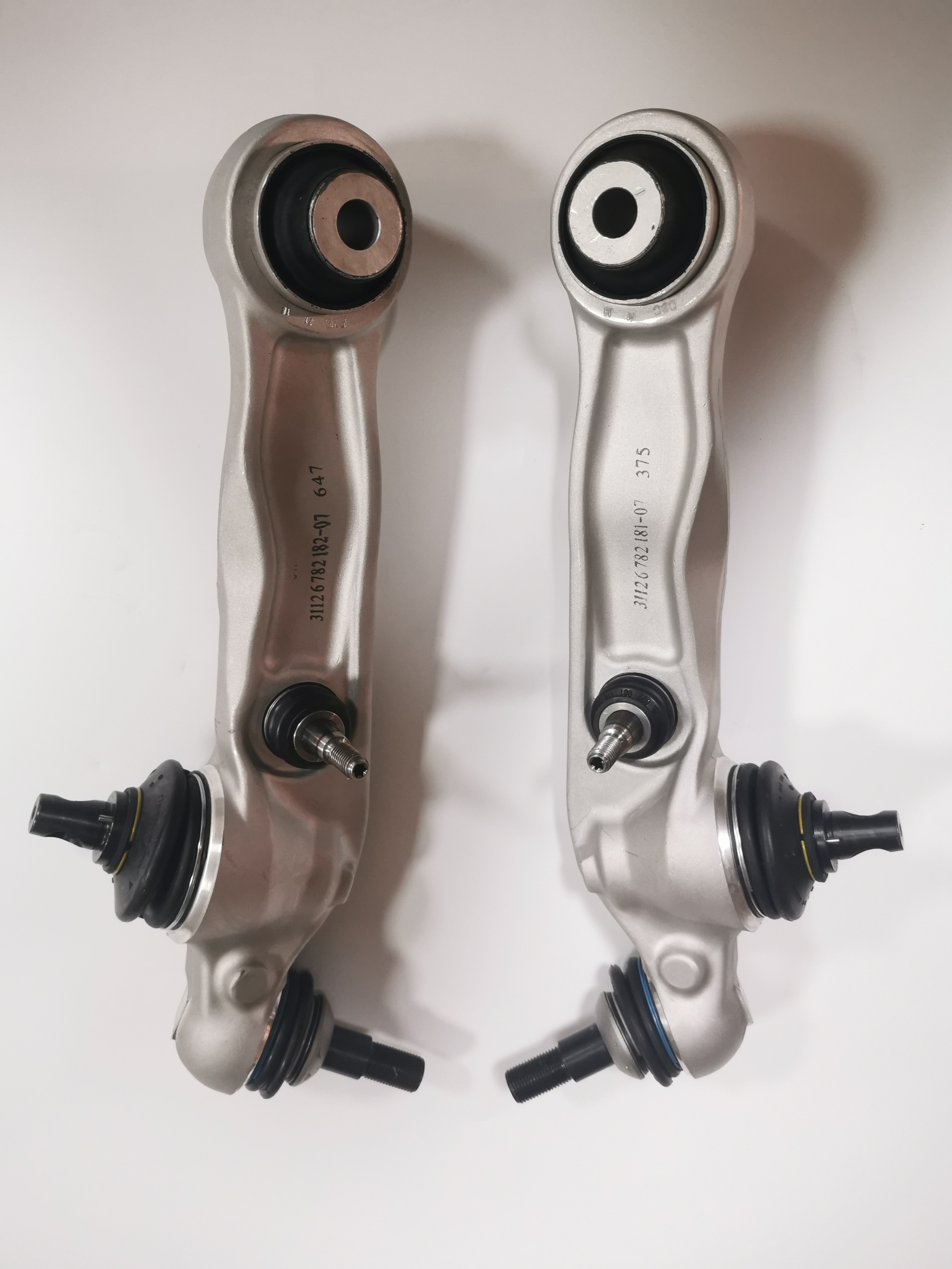 Left Right Suspension Control Arm 31126782181 31126782182 For Rolls Royce Ghost
