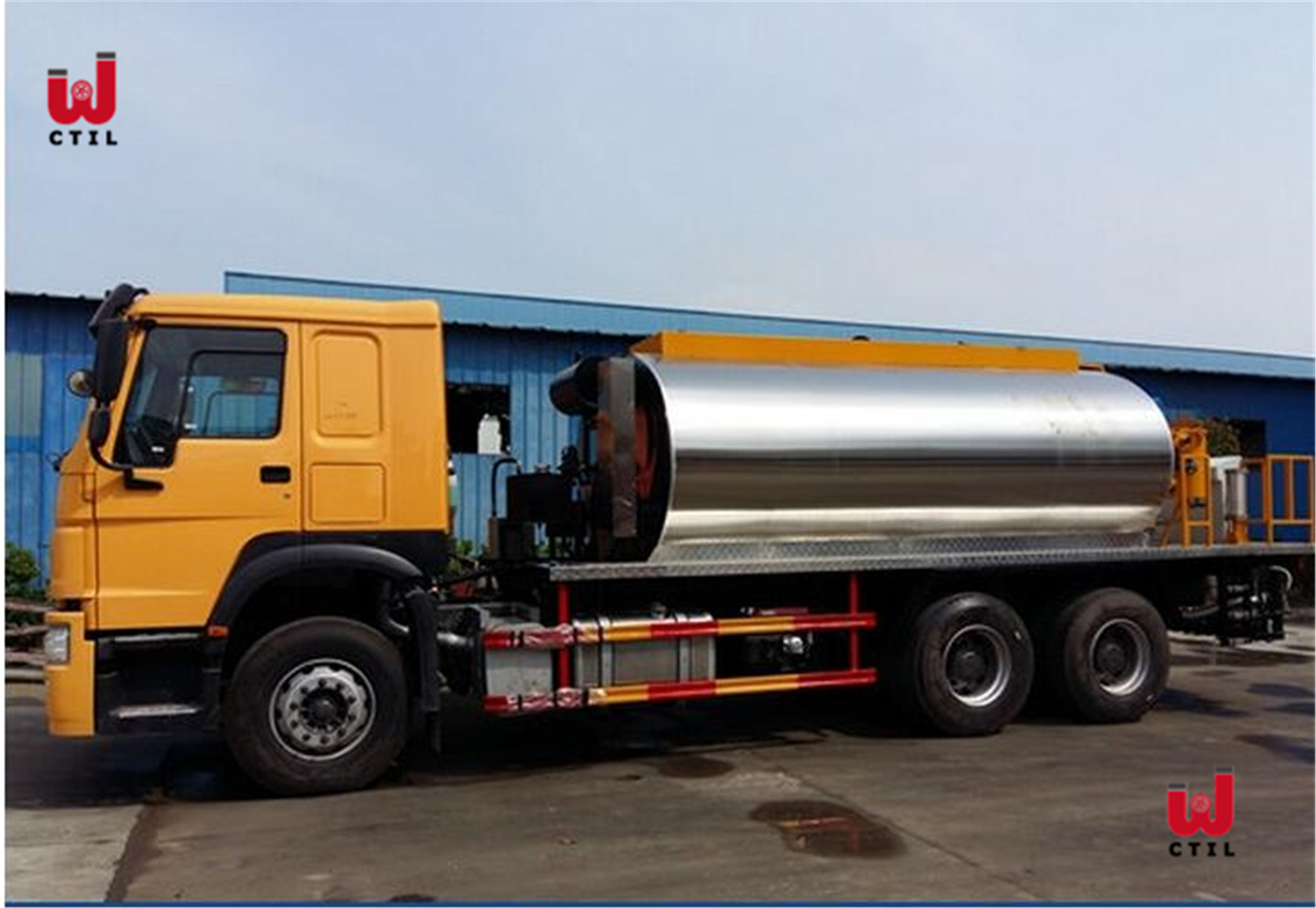 Euro 4 Asphalt Distributor Truck 16t Heating Spraying Truck