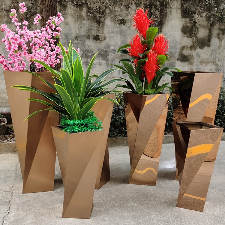 Outdoor garden mirror metal pots and custom spiral planters