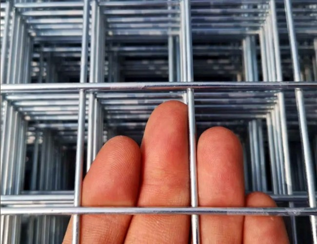 Customization Galvanized Welded Wire Mesh Sheets Weldmesh Security Fencing 5.2m