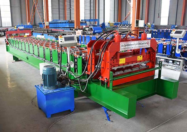 PPGI Sheet Metal Roll Forming Machines With Manual Decoiler Bearing Capacity Max 5 Ton
