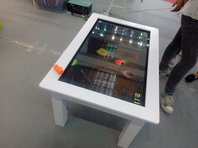 Lcd Interactive Smart Home Touch Screen Table Multi-Function Table With Computer For Kids / Family / Meeting