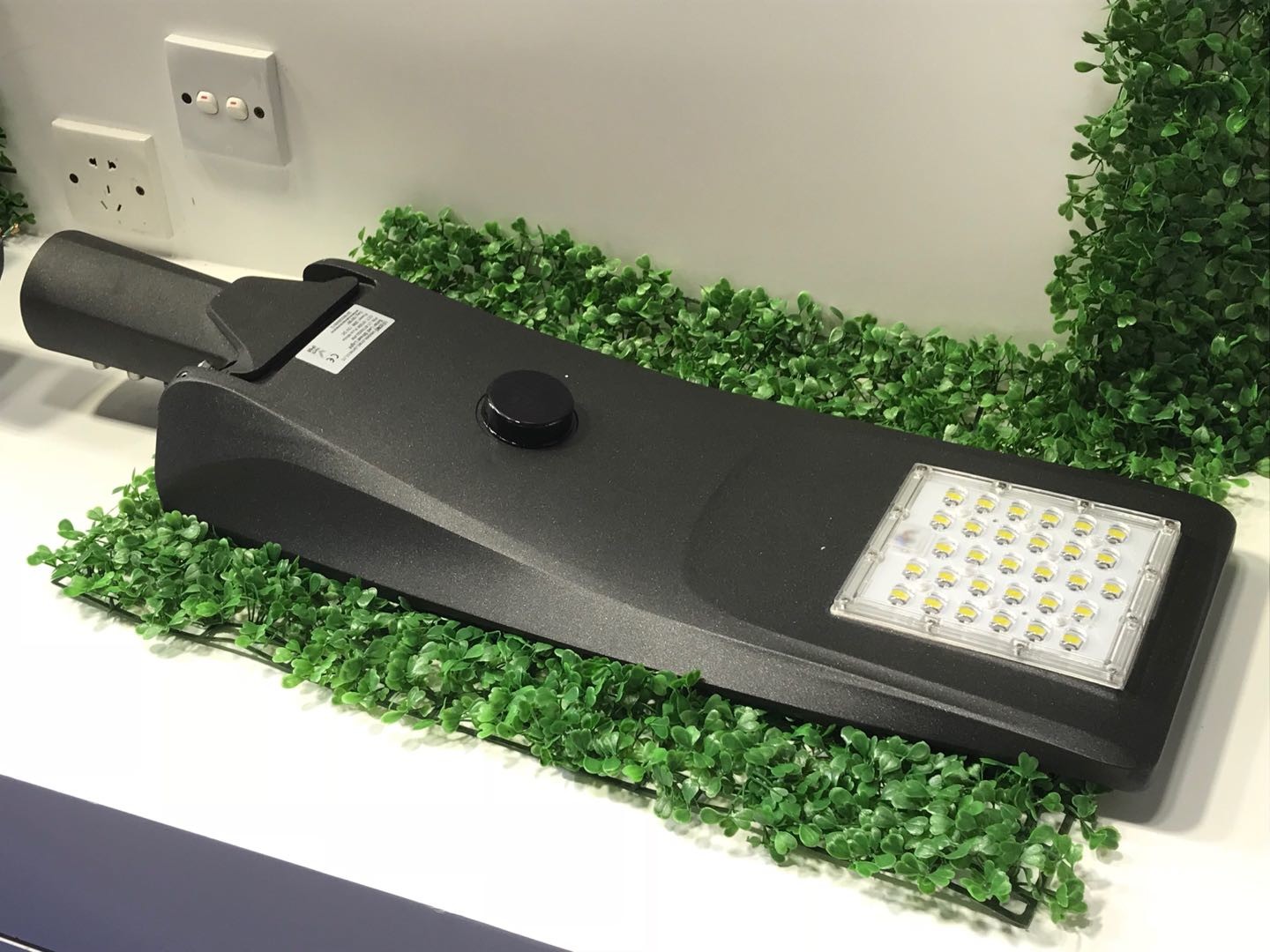 20W 30W Integrated Solar Street Light With 18650 Lithium Battery 12V 30 Ah