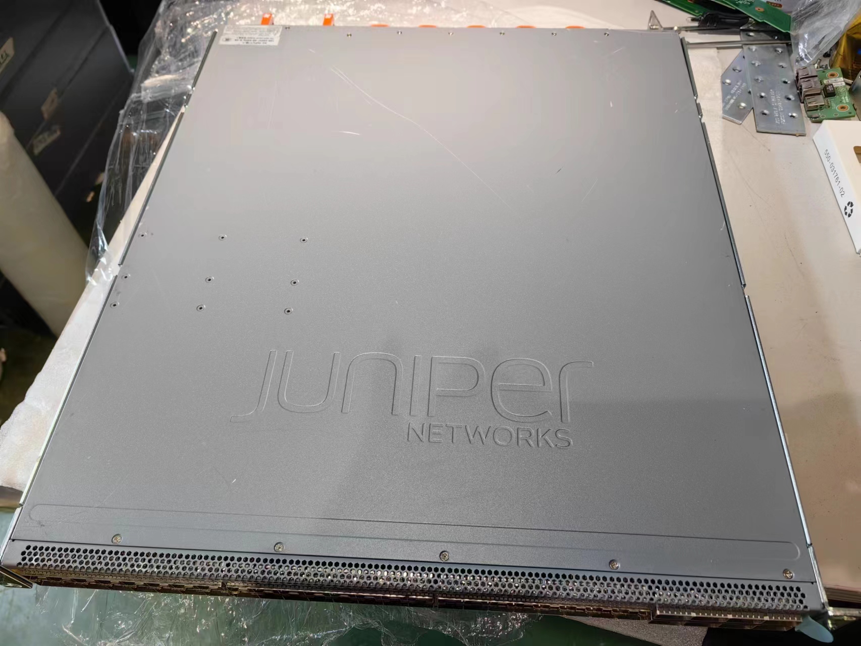 Used Juniper QFX5200-48Y-AFI Switch for 48 Ports and 10/100/1000Mbps Transmission Rate