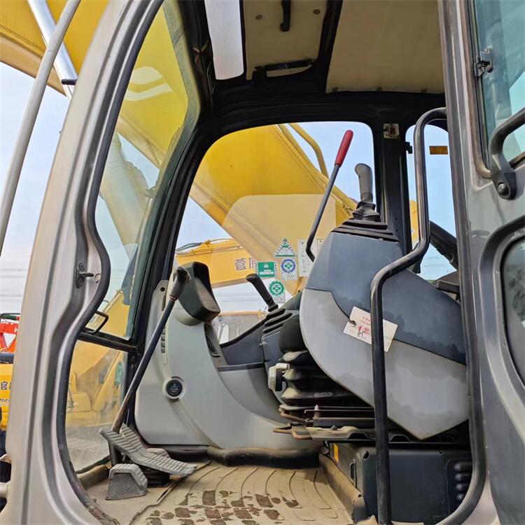 Used Kobelco 350 Excavator with 1.6m3 Bucket Capacity and HINO Engine in Shanghai Yard