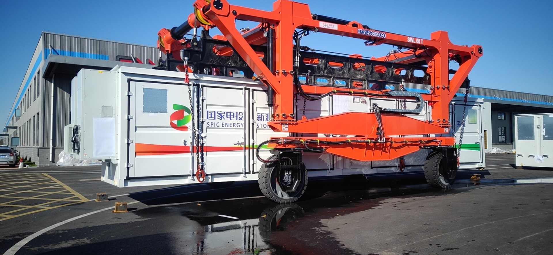 Customized Industrial Straddle Carrier Crane 7km/h For Low Doorway Factories